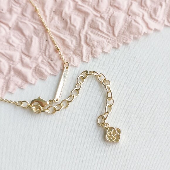 Kendra Scott Ashton Heart Blush Ivory Mother-of-Pearl Short Necklace in Gold - Picture 4 of 4